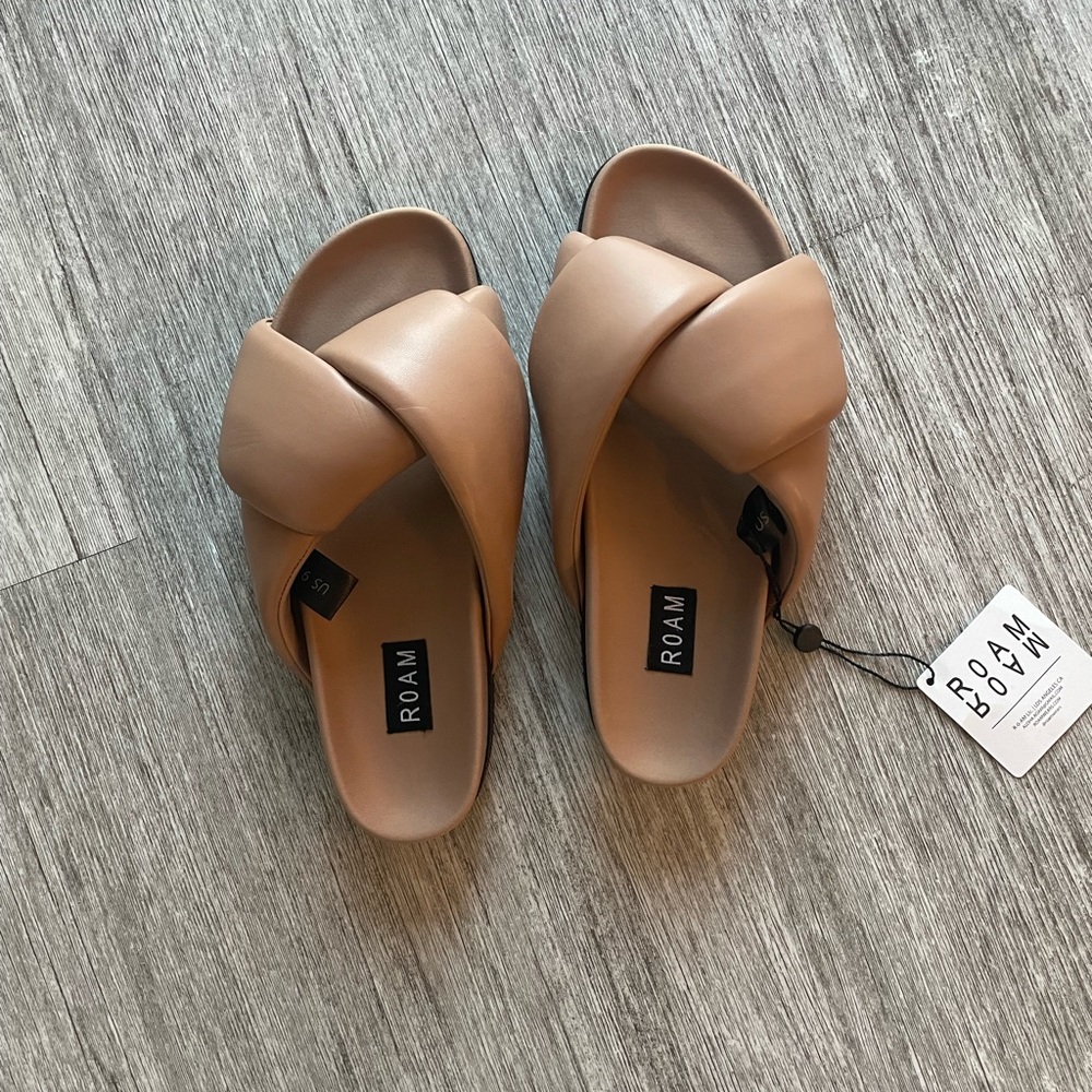 Roam Foldy Puffy Slide in Nude
